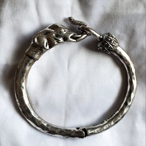 Silver elephant necklace and bracelet